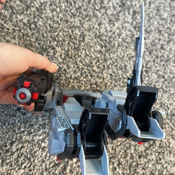 Transformers Megatron action figure, transforms in 11 moves - Picture 11 of 13